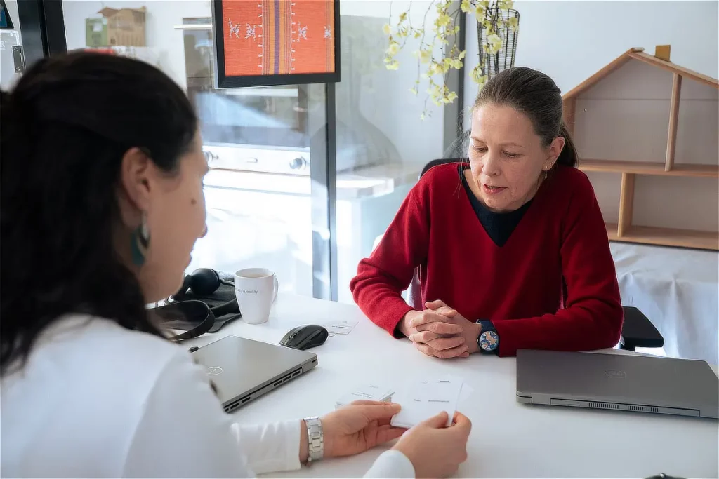 Sophie Sery accompagne une cliente en entretien de bilan de compétences et d'évolution.